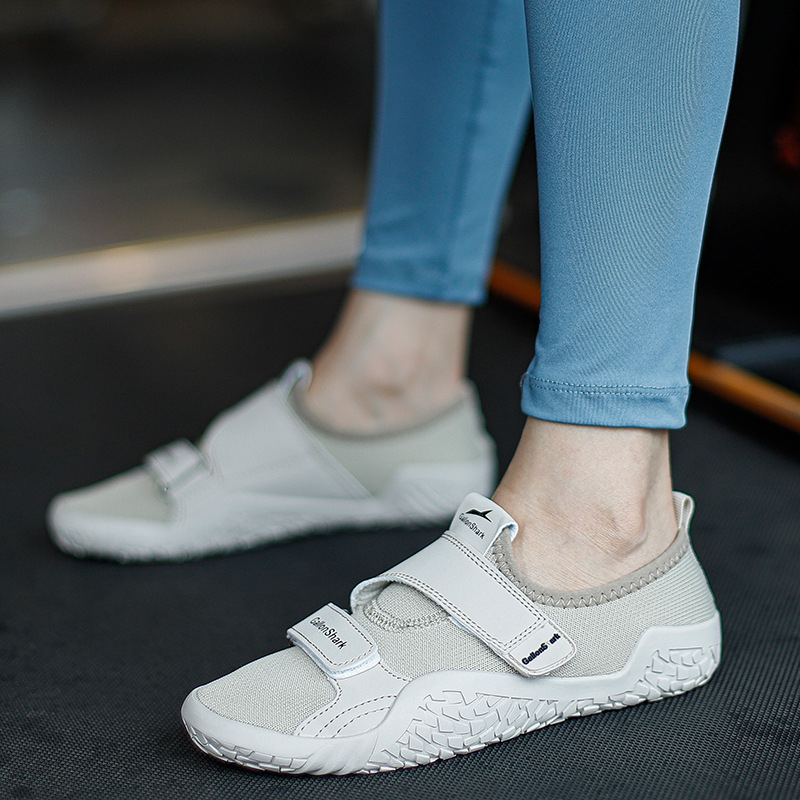 Pantofi sport casual - ușori, respirabili, talpă antiderapantă; partea superioară din textil; talpă interioară EVA; talpă din cauciuc