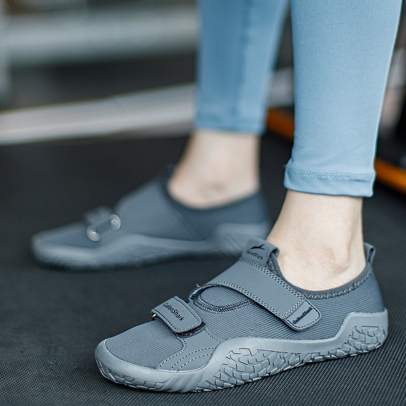 Pantofi sport casual - ușori, respirabili, talpă antiderapantă; partea superioară din textil; talpă interioară EVA; talpă din cauciuc