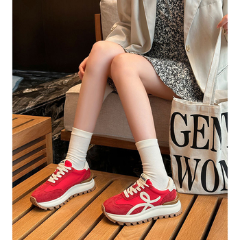 Ženske tenisice od prave kože + posebnog materijala, okrugli vrh, 3–5 cm wedge peta, gumeni potplat, prednje vezanje