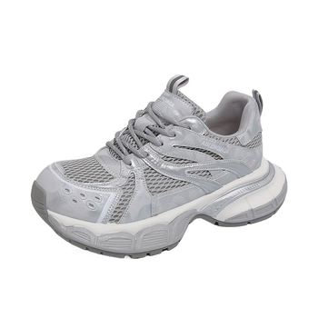 Adidași sport pentru femei în stil dad sneakers, din piele sintetică pe partea superioară, căptușeală din plasă, talpă din cauciuc, închidere cu șireturi, toc gros 3–5 cm