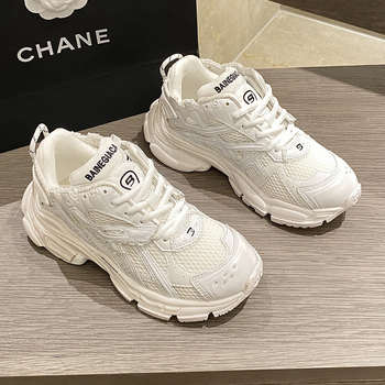 Sportske tenisice s debelim potplatom, prozračnim gornjim dijelom od mikrovlakana, visok vrh, gumeni potplat