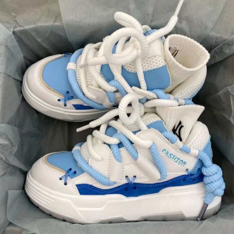 Vastag talpú cipő | Felsőrész: mű PU; Talp: gumi; Zárás: cipőfűző; Sarokmagasság: 3-5 cm; Uniszex