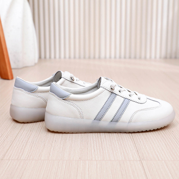 Női slip-on szabadidőcipő – kerek orr, alacsony felső rész, felső anyag: tehénbőr másodlagos réteg, PVC talp