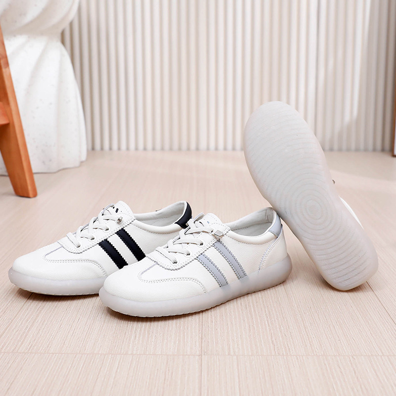 Női slip-on szabadidőcipő – kerek orr, alacsony felső rész, felső anyag: tehénbőr másodlagos réteg, PVC talp