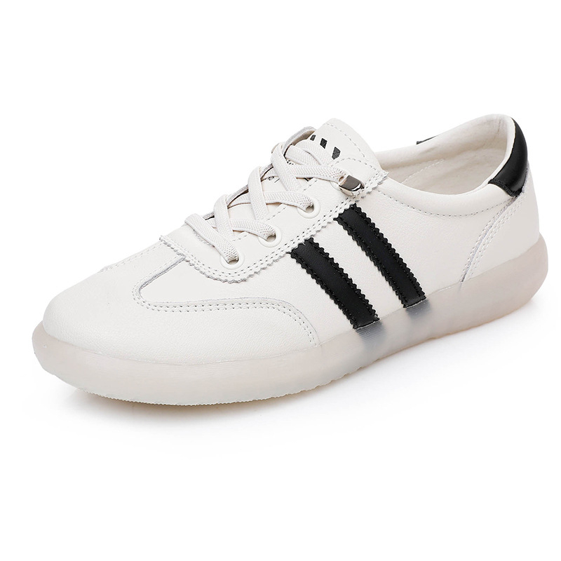 Női slip-on szabadidőcipő – kerek orr, alacsony felső rész, felső anyag: tehénbőr másodlagos réteg, PVC talp