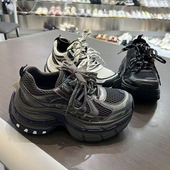 Női mesh futócipő vastag talppal, lélegző felsőrésszel, négy évszakos viselet, elöl fűzőzár