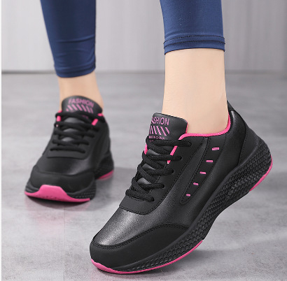 Női sportos casual cipő, kerek orrú, alacsony sarok 1–3 cm, felsőrész szuper rost anyagból, belső háló, gumitalp, középmagas felsőrész