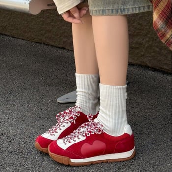 Ženske casual sportske tenisice za trening, gornji dio od teleće split kože, prozračna mrežasta podstava, vezanje, niski profil, gumeni đon, visina pete 3-5 cm