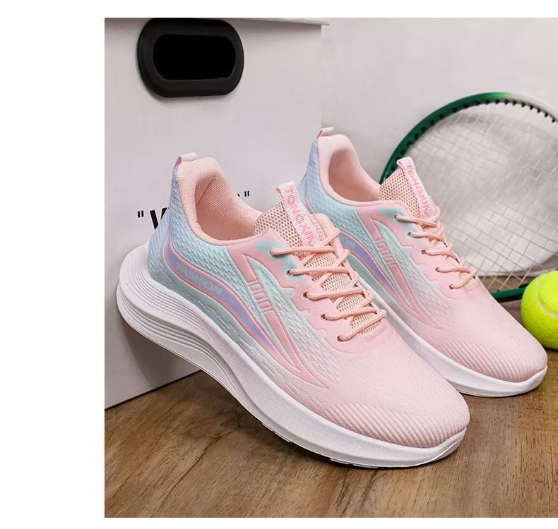 Női sportcipő, felső rész Fly weaving, csíkos mintázat, talp injektált műanyagból, alacsony sarka 1–3 cm