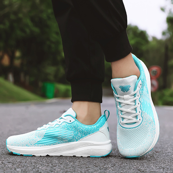 Uniszex széles lábfejű sportcipő, légáteresztő hálós felsőrésszel, kerek orrú, EVA+gumitalppal, csúszásmentes, fűzős, nyár/tavasz/ősz