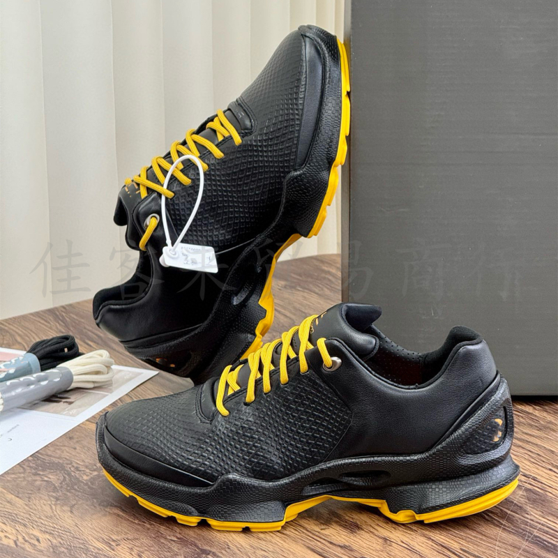 Női túracipő – marhabőr felsőrész, légáteresztő, vízálló, csúszásmentes, kopásálló talp