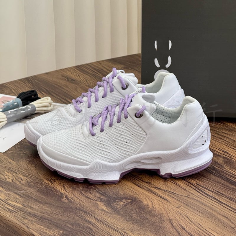 Női túracipő – marhabőr felsőrész, légáteresztő, vízálló, csúszásmentes, kopásálló talp