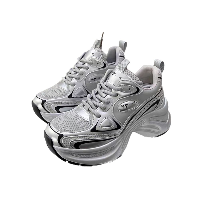 Sportos mindennapi cipő — magasságnövelő középtalpas cipő (3–5 cm), légáteresztő hálós bélés, PU talpbetét, magas felső rész (3–7 cm), műanyag talp