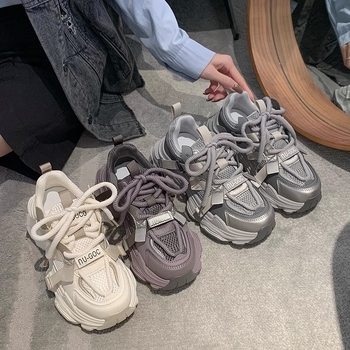 Női platformos sportcipő mikroszálas felsőrésszel, 3-5 cm klín sarkú, fűzős zárás, gumi talp