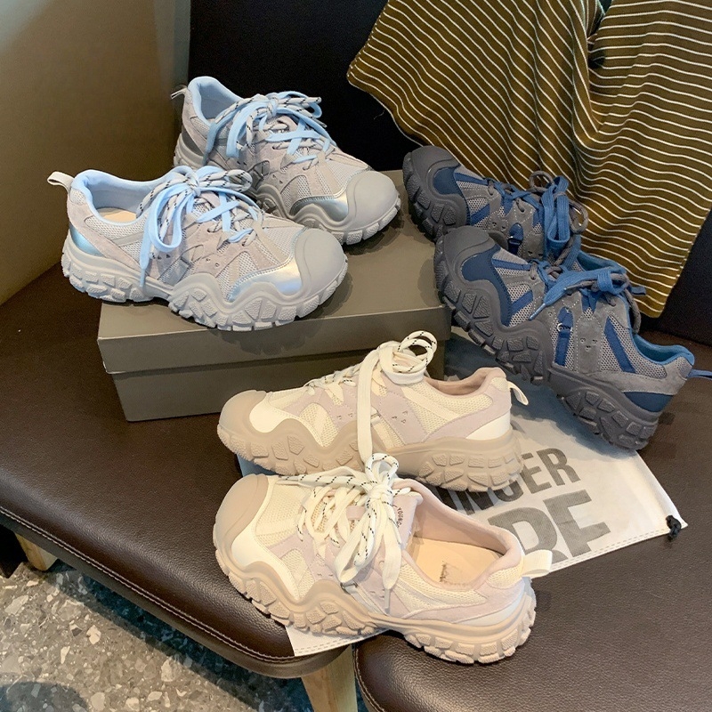 Ženske tenisice dad shoes — gornji dio od kože i tekstila, okrugli vrh, niski 1–3 cm, prozračna mrežasta unutrašnjost, gumeni potplat