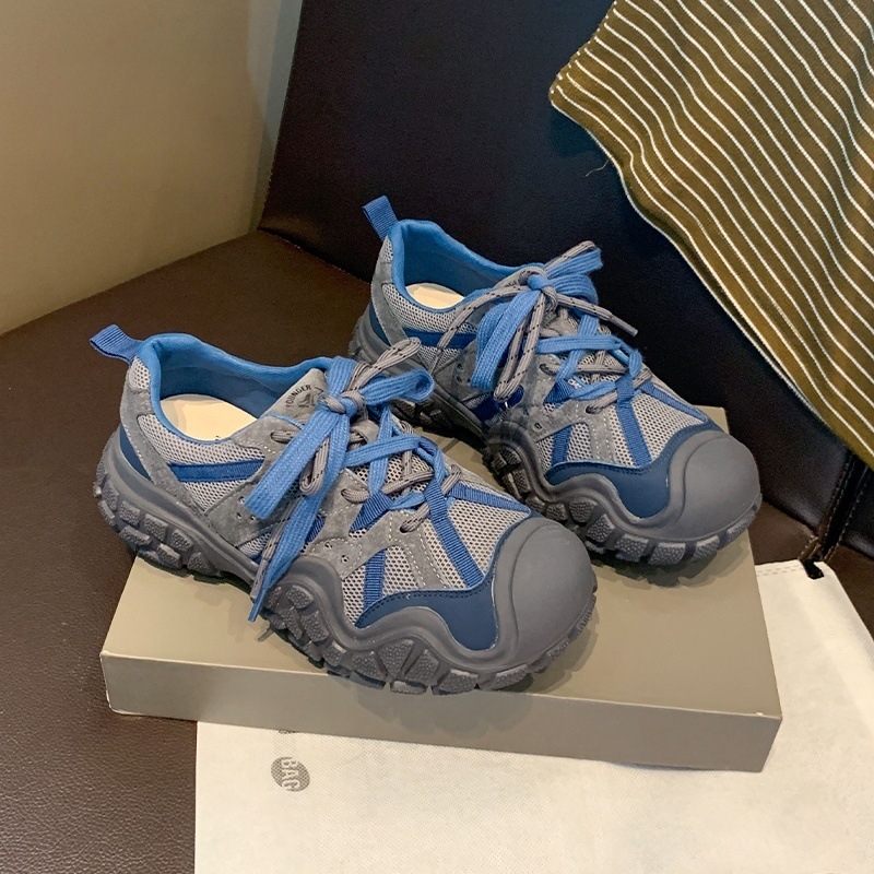 Ženske tenisice dad shoes — gornji dio od kože i tekstila, okrugli vrh, niski 1–3 cm, prozračna mrežasta unutrašnjost, gumeni potplat