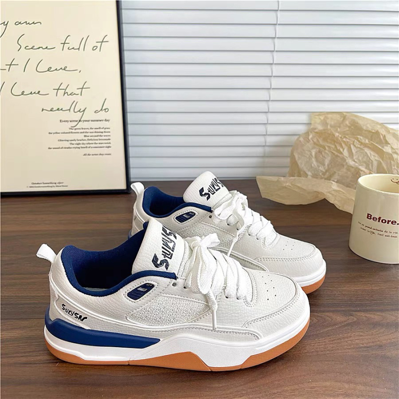 Női mindennapi tornacipő, felsőrész szintetikus plüssből, fűzős zárás, gumitalp Goodyear technológiával, sarokmagasság 0–1 cm