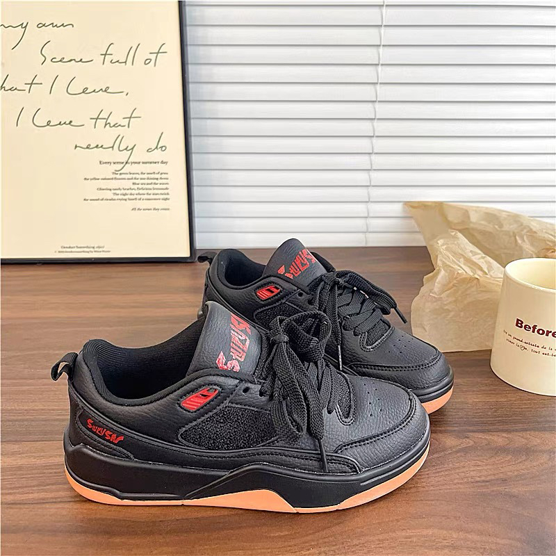 Női mindennapi tornacipő, felsőrész szintetikus plüssből, fűzős zárás, gumitalp Goodyear technológiával, sarokmagasság 0–1 cm