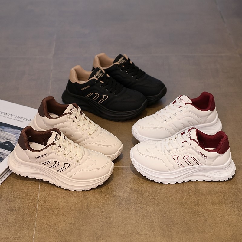 Női sportcipő PU felsőrésszel, gumitalppal, fűzővel záródó, kerek orrú, 1–3 cm-es alacsony sarok (PU felsőrész; gumitalp; fűző; kerek orr; 1–3 cm-es alacsony sarok)