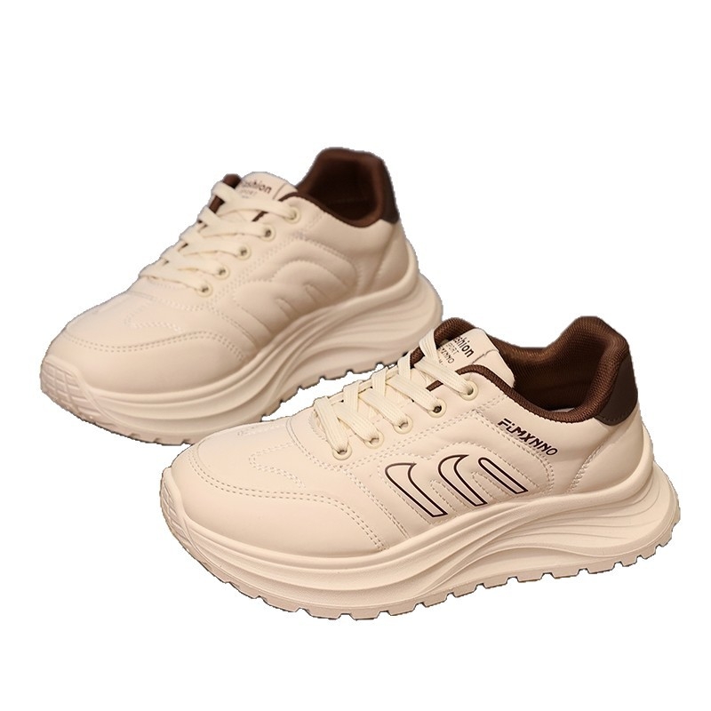 Női sportcipő PU felsőrésszel, gumitalppal, fűzővel záródó, kerek orrú, 1–3 cm-es alacsony sarok (PU felsőrész; gumitalp; fűző; kerek orr; 1–3 cm-es alacsony sarok)