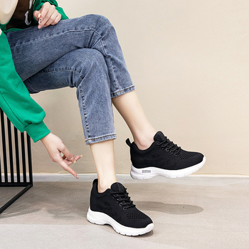 Női Flying Weaving sneaker, légáteresztő, könnyű, csúszásmentes, középméretű sarok 3-5 cm