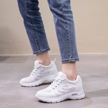 Női Flying Weaving sneaker, légáteresztő, könnyű, csúszásmentes, középméretű sarok 3-5 cm