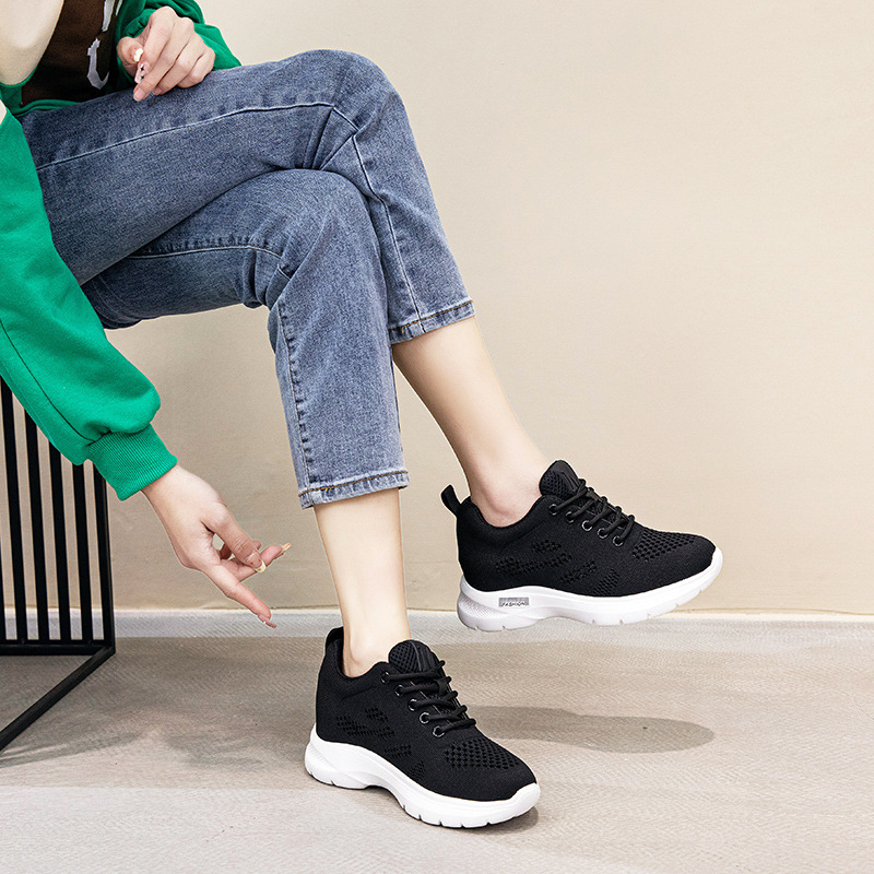 Női Flying Weaving sneaker, légáteresztő, könnyű, csúszásmentes, középméretű sarok 3-5 cm