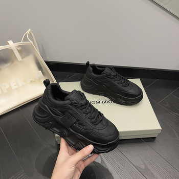 Platform cipő, koreai stílus, kerek orr, középmagas sarkú 3–5 cm, gumitalp