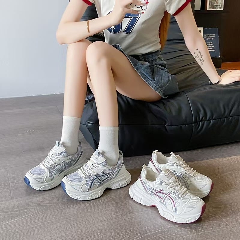 Női dad sneakers, felső rész szuper rostból, elöl fűzőzár, 3–5 cm-es sarok, gumitalp, lélegző