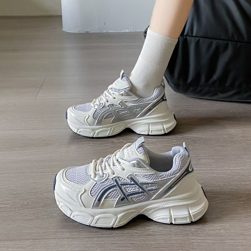 Női dad sneakers, felső rész szuper rostból, elöl fűzőzár, 3–5 cm-es sarok, gumitalp, lélegző