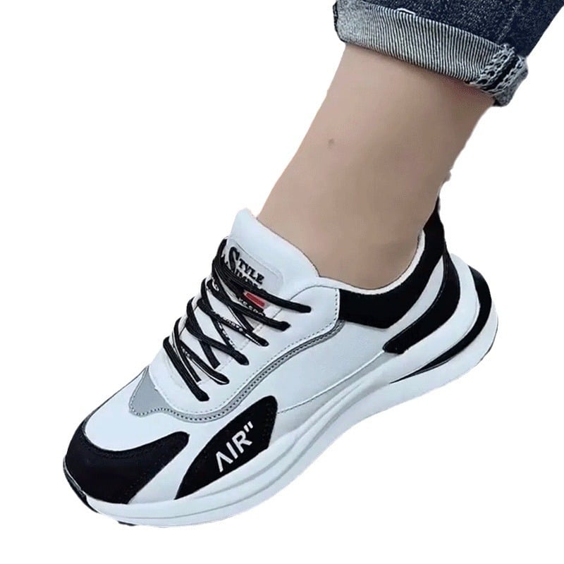 Sportcipő: lélegző PU felsőrész, alacsony sarok 1–3 cm, EVA talp, fűzős