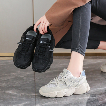 Női hálós sportcipők, fűzőzárás, PU talpbetét, PVC talp, 3-5 cm sarokmagasság (hálós felsőrész; fűzőzárás; PU talpbetét; PVC talp; 3-5 cm sarokmagasság)