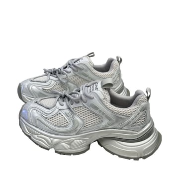 Női casual sportcipő, légáteresztő hálós felsőrész, könnyű gumitalp, fűzős záródás, platform talp, középmagas sarok 3–5 cm.