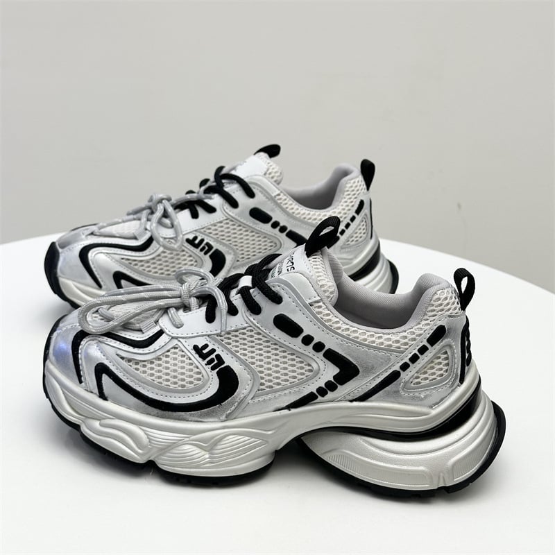 Női casual sportcipő, légáteresztő hálós felsőrész, könnyű gumitalp, fűzős záródás, platform talp, középmagas sarok 3–5 cm.