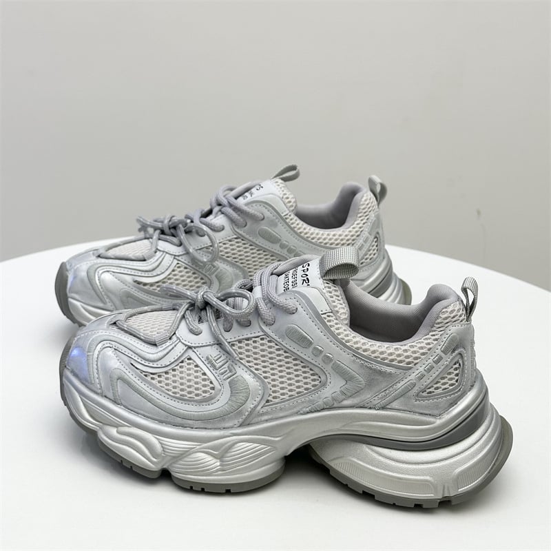 Női casual sportcipő, légáteresztő hálós felsőrész, könnyű gumitalp, fűzős záródás, platform talp, középmagas sarok 3–5 cm.