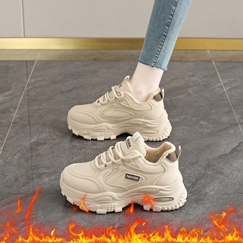 Női téli mindennapi cipő PU felsőrésszel, bolyhos belső, vastag gumi talp, 6–8 cm klines sarok