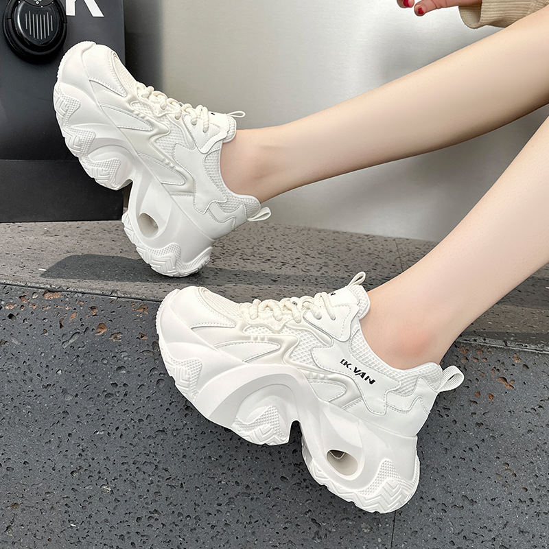 Ženske chunky tenisice od prave kože, okrugli vrh, srednje visine potplata 3–5 cm, prozračna mreža u unutrašnjosti, PVC đon