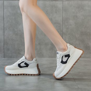 BRYX női platformcipő - 6–8 cm-es magasított sarok, légáteresztő hálós felsőrész, PU talpbetét, elülső pántos zárás