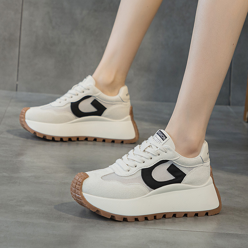 BRYX női platformcipő - 6–8 cm-es magasított sarok, légáteresztő hálós felsőrész, PU talpbetét, elülső pántos zárás