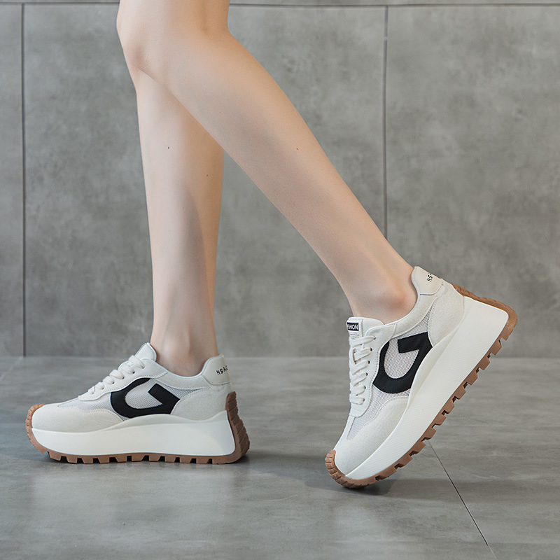 BRYX női platformcipő - 6–8 cm-es magasított sarok, légáteresztő hálós felsőrész, PU talpbetét, elülső pántos zárás