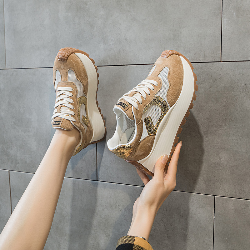 BRYX női platformcipő - 6–8 cm-es magasított sarok, légáteresztő hálós felsőrész, PU talpbetét, elülső pántos zárás