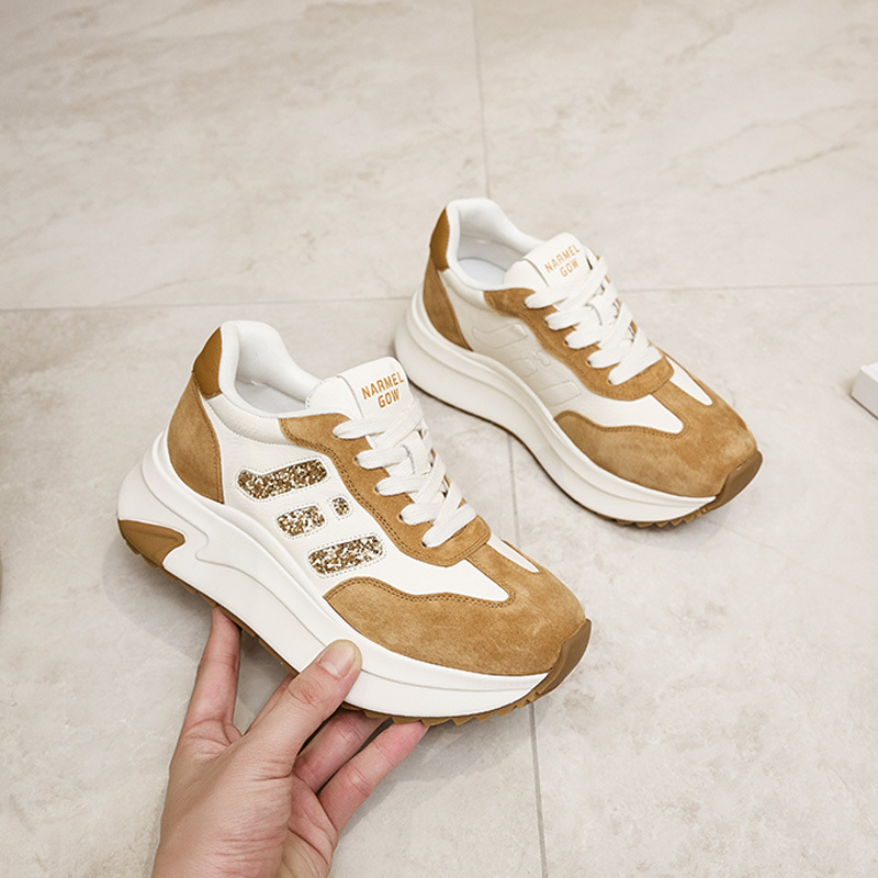 Női vastag talpú sneaker platformmal, felsőrész első réteg disznó bőrből, színblokkal mintázva, platforma 6–8 cm, kézzel készített, fűzővel záródó