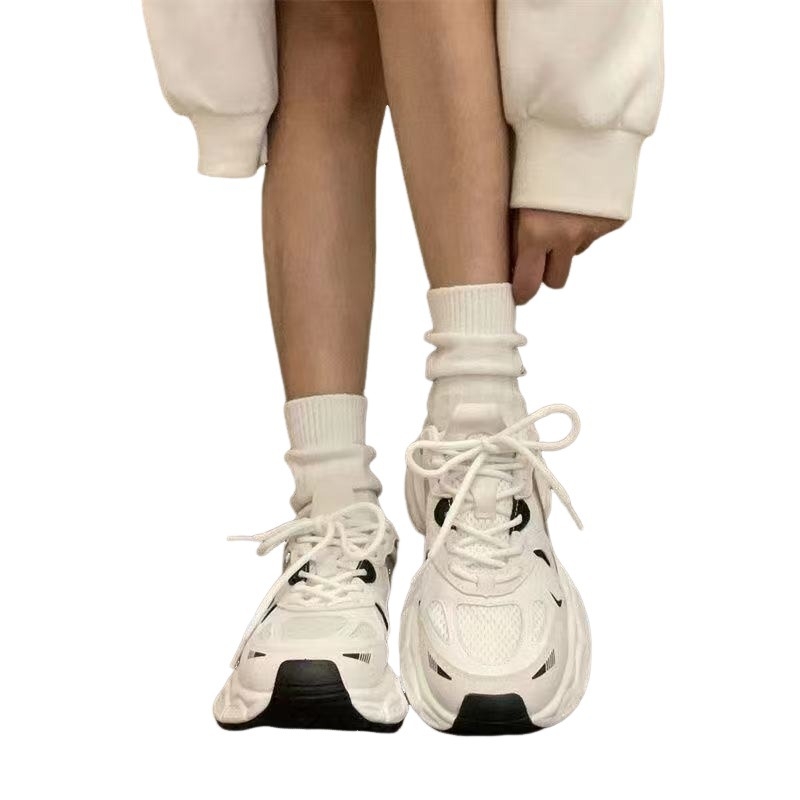 Női casual sportcipők vastag talppal, hálós felsőrésszel, gumitalppal, alacsony boka, előre fűzőzár, 3–5 cm sarokmagasság