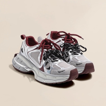 Női dad cipő, lélegző hálós felsőrész, műbőr és vászon kombinációval; kerek orr; 3-5 cm magas sarok; fűzőzárás; gumírozott talp