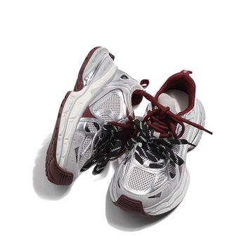 Női dad cipő, lélegző hálós felsőrész, műbőr és vászon kombinációval; kerek orr; 3-5 cm magas sarok; fűzőzárás; gumírozott talp