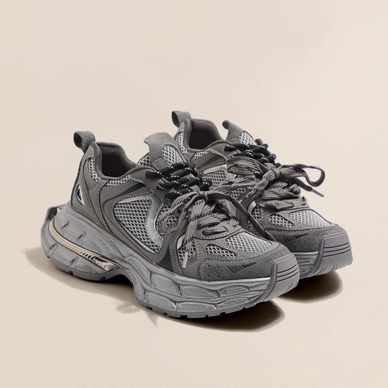 Női dad cipő, lélegző hálós felsőrész, műbőr és vászon kombinációval; kerek orr; 3-5 cm magas sarok; fűzőzárás; gumírozott talp