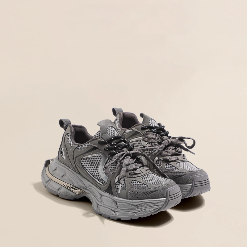 Női dad cipő, lélegző hálós felsőrész, műbőr és vászon kombinációval; kerek orr; 3-5 cm magas sarok; fűzőzárás; gumírozott talp