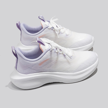 Futócipők légáteresztő felsőrésszel, ultrakönnyű dizájn, fűzős zárás (Légáteresztő felső; belső textile talpbetét; műanyag talp; sarokmagasság 3-5 cm)