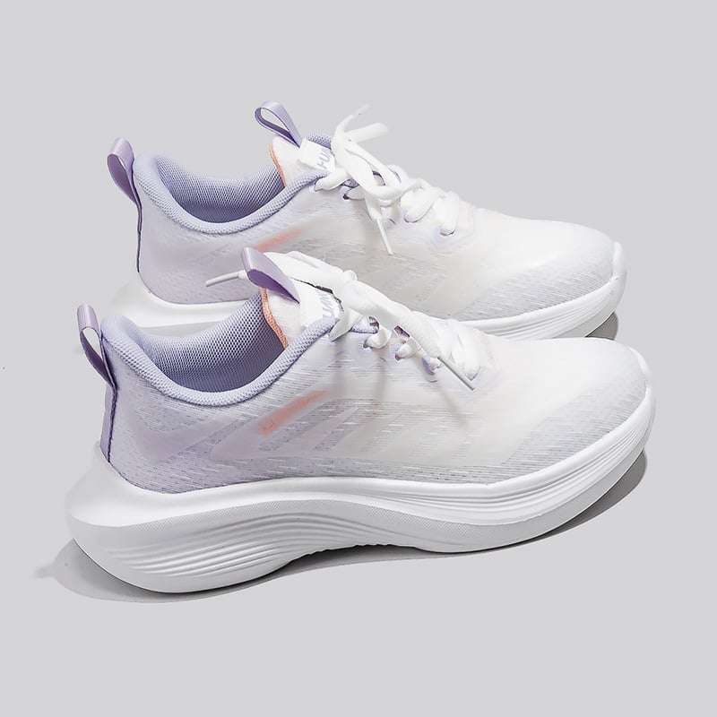 Futócipők légáteresztő felsőrésszel, ultrakönnyű dizájn, fűzős zárás (Légáteresztő felső; belső textile talpbetét; műanyag talp; sarokmagasság 3-5 cm)