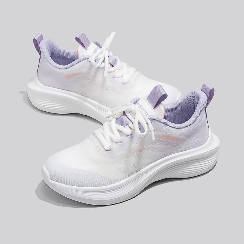 Futócipők légáteresztő felsőrésszel, ultrakönnyű dizájn, fűzős zárás (Légáteresztő felső; belső textile talpbetét; műanyag talp; sarokmagasság 3-5 cm)